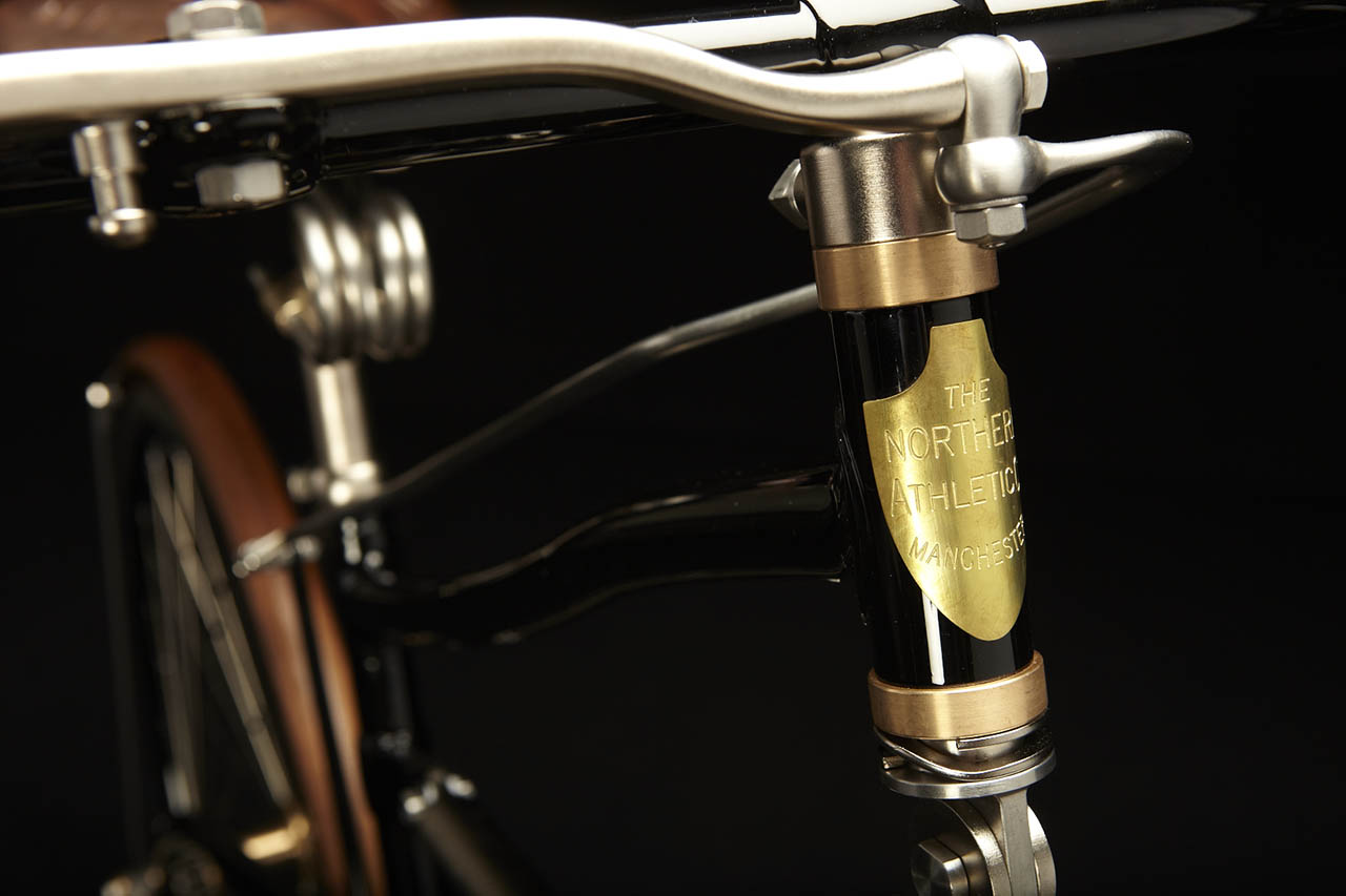 Head tube